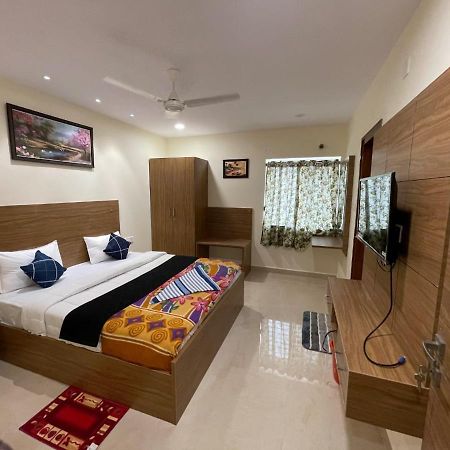 Srilakshmitulasiresidency Hotel Tirupati Luaran gambar