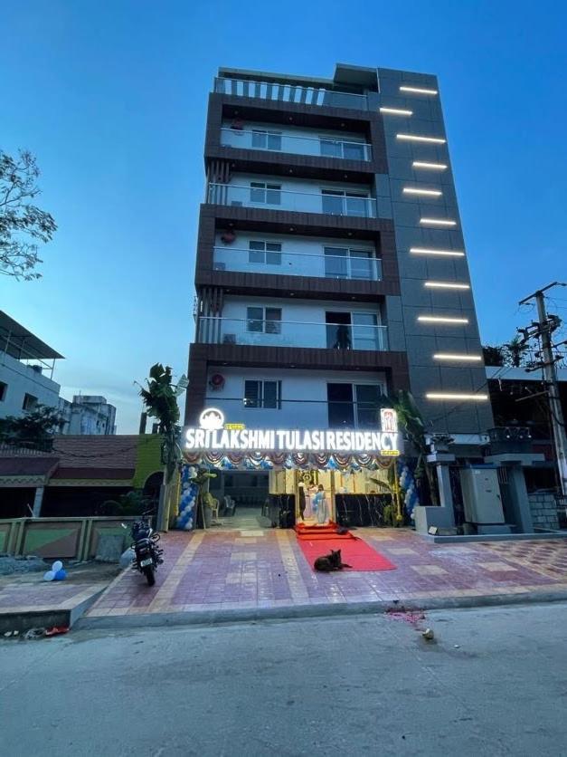 Srilakshmitulasiresidency Hotel Tirupati Luaran gambar